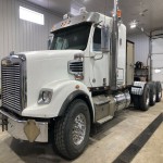 2015 Freightliner 122 sd. Tri Drive