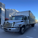 2018 HINO 338 HIGH CUBE – 26’ Box – 5500 lb Maxon Railgate – Exc